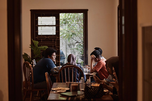 Konsep Ruang Sosial Dreezel Coffee